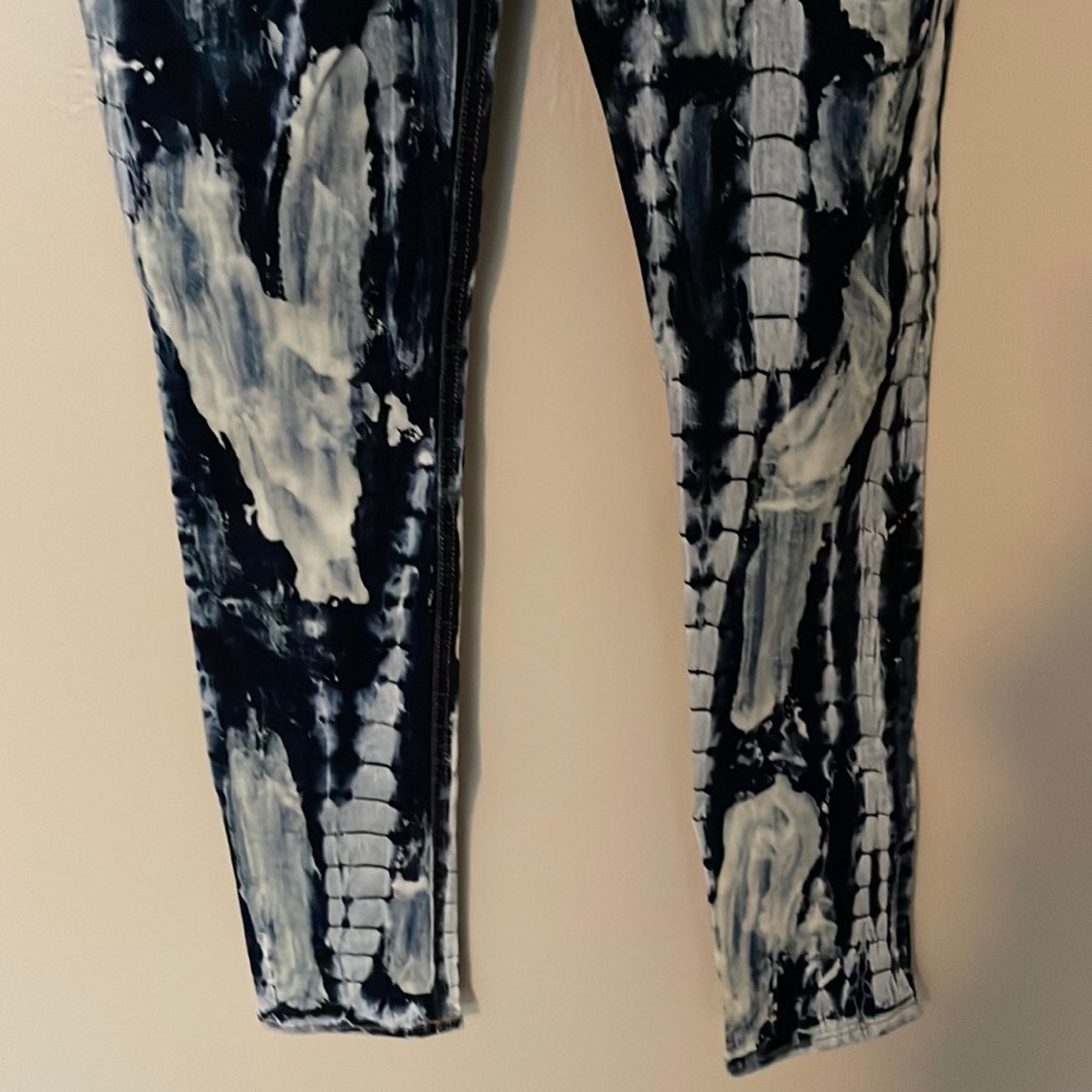rag & bone Women's Skinny Jeans in Black and White Tie-Dye - Picture 7 of 11